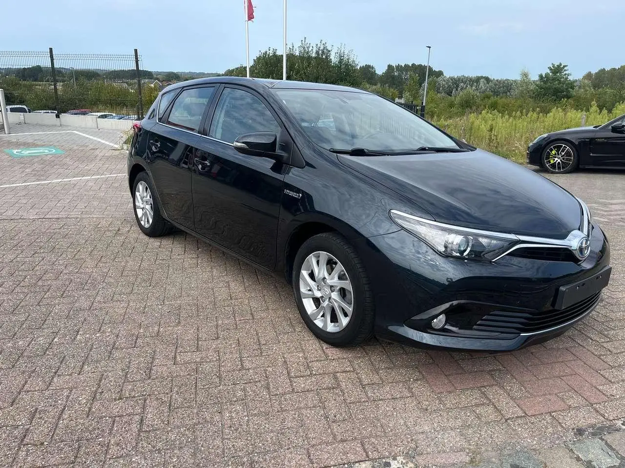 Photo 1 : Toyota Auris 2015 Hybrid