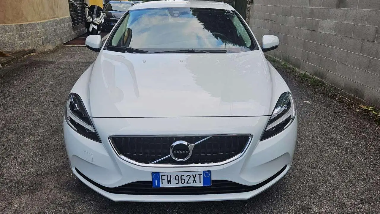 Photo 1 : Volvo V40 2019 Diesel