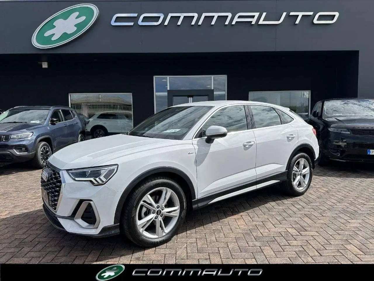 Photo 1 : Audi Q3 2023 Petrol