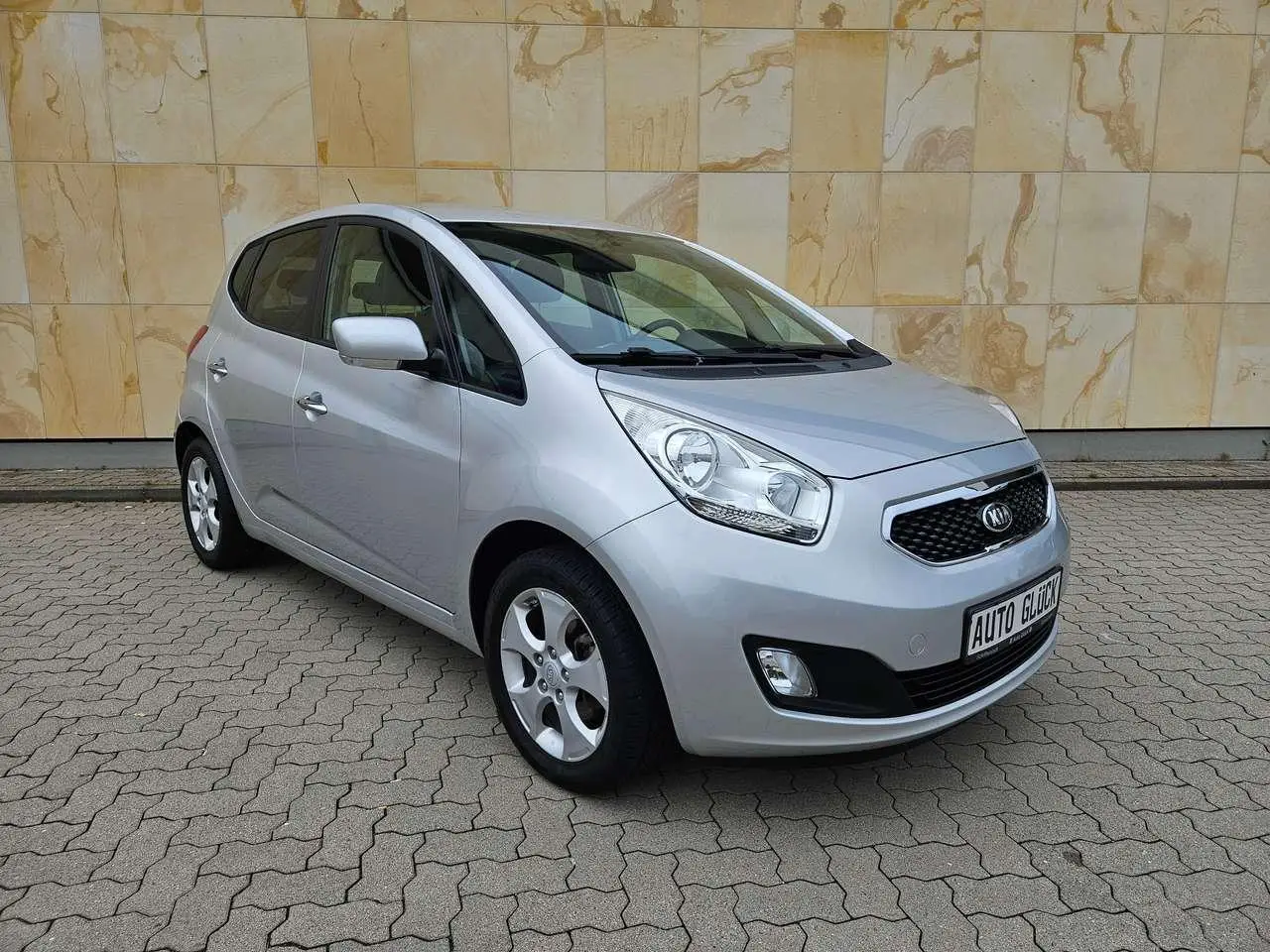 Photo 1 : Kia Venga 2015 Petrol