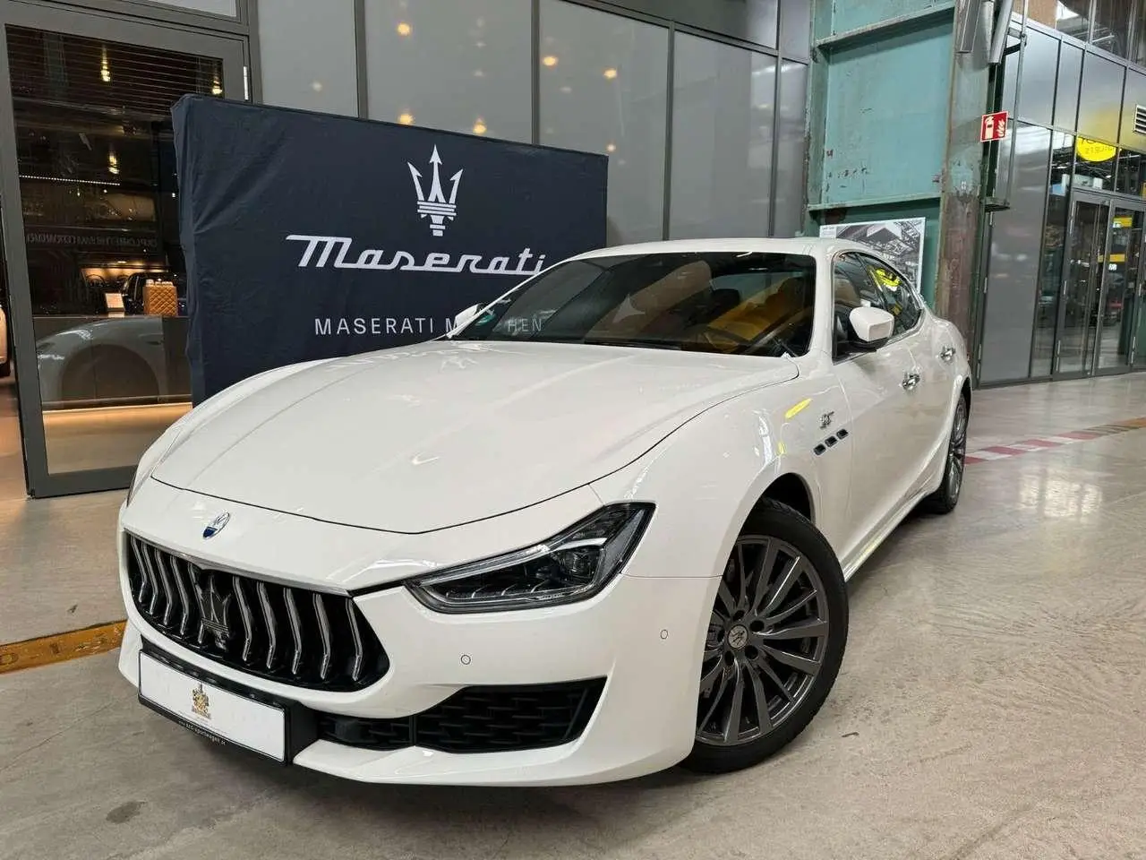 Photo 1 : Maserati Ghibli 2022 Essence