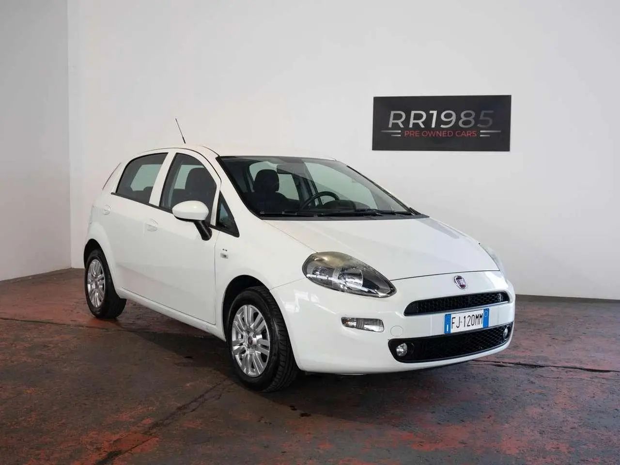 Photo 1 : Fiat Punto 2017 Petrol