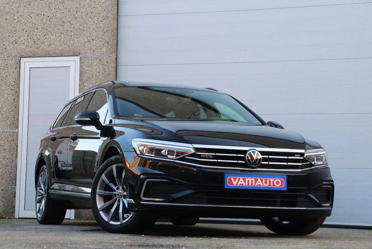 Photo 1 : Volkswagen Passat 2023 Hybrid