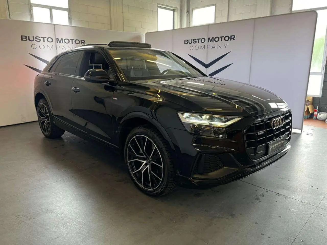 Photo 1 : Audi Q8 2022 Hybride