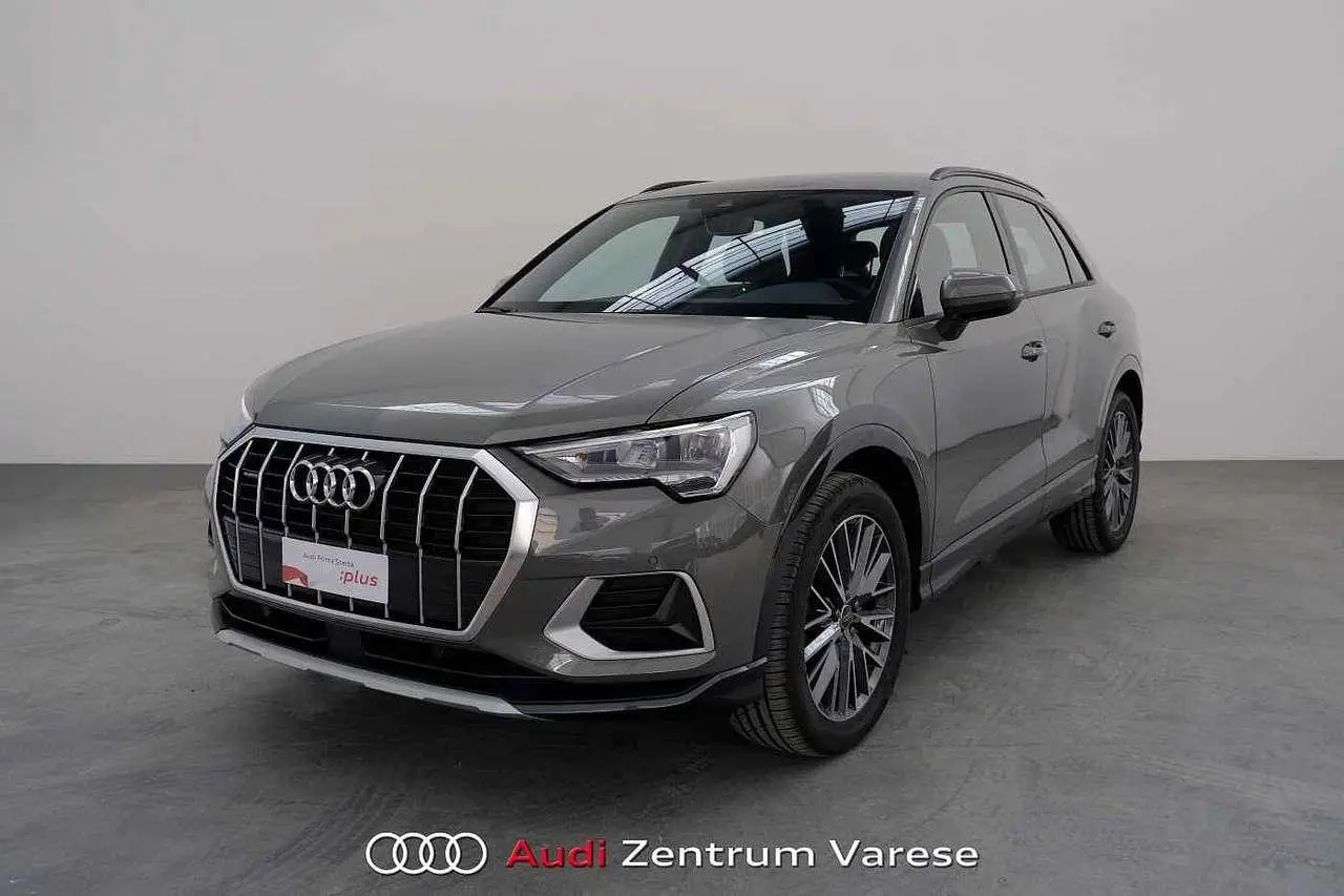 Photo 1 : Audi Q3 2023 Essence