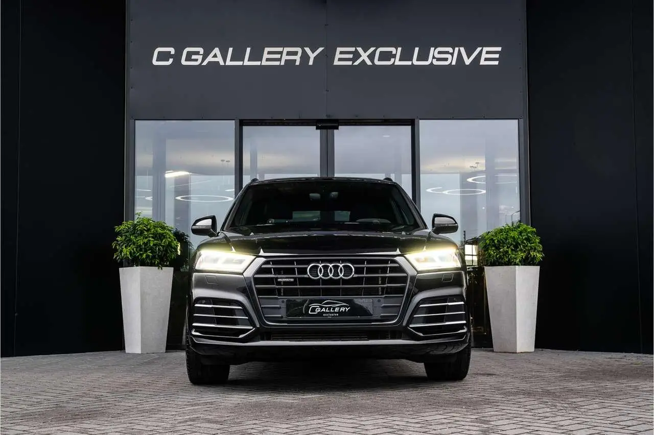 Photo 1 : Audi Q5 2020 Hybride