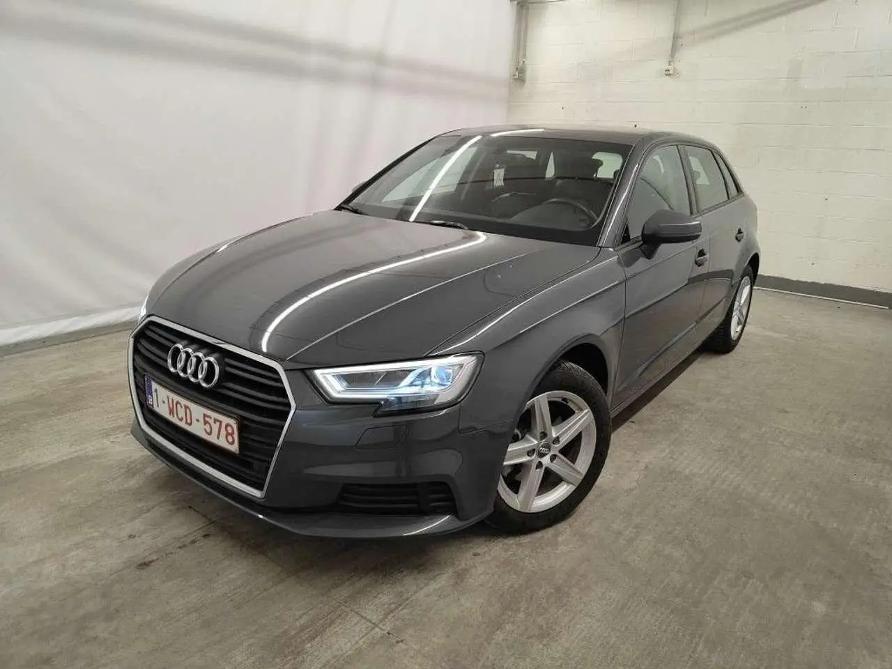 Photo 1 : Audi A4 2019 Petrol