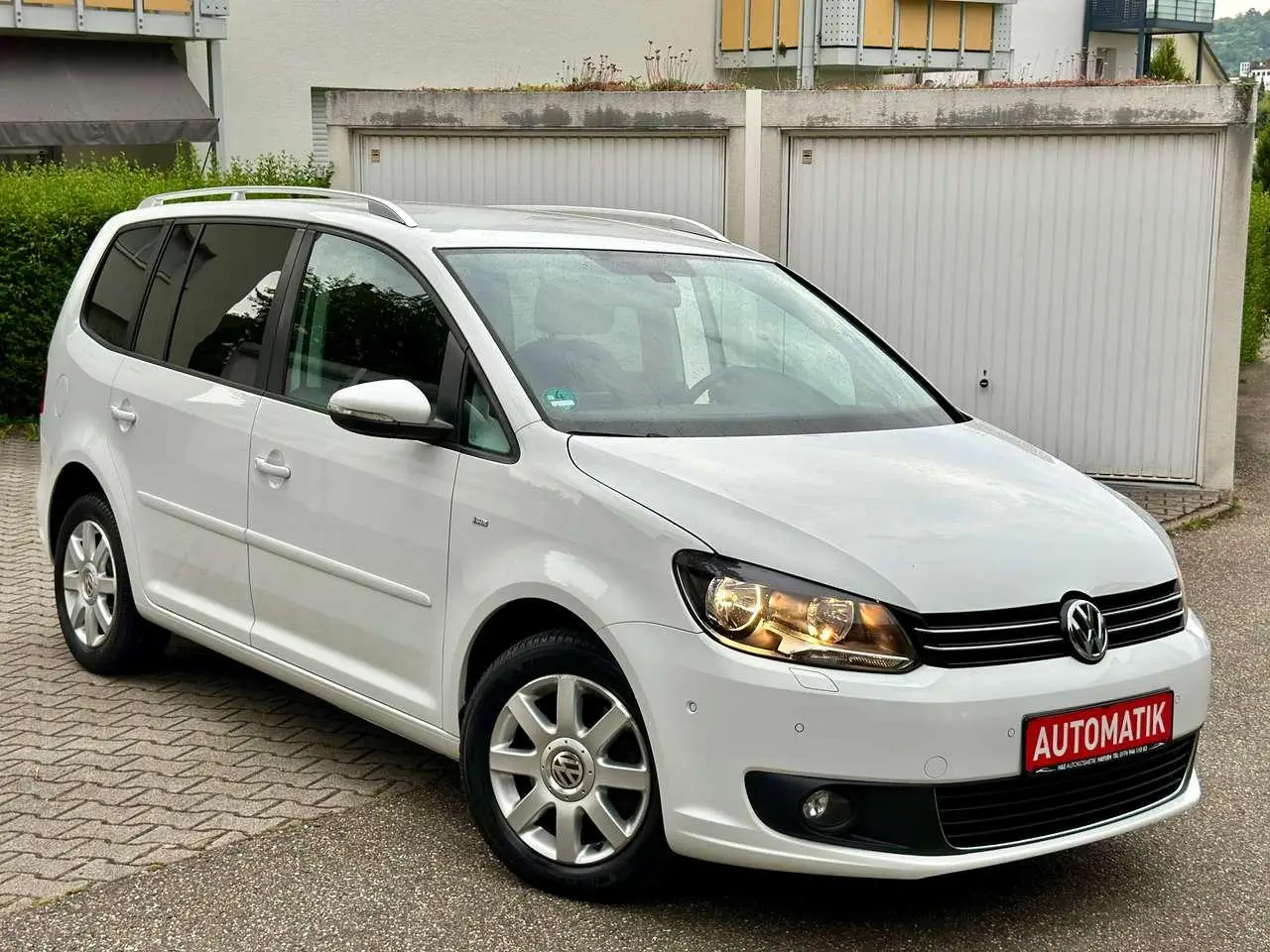 Photo 1 : Volkswagen Touran 2015 Petrol