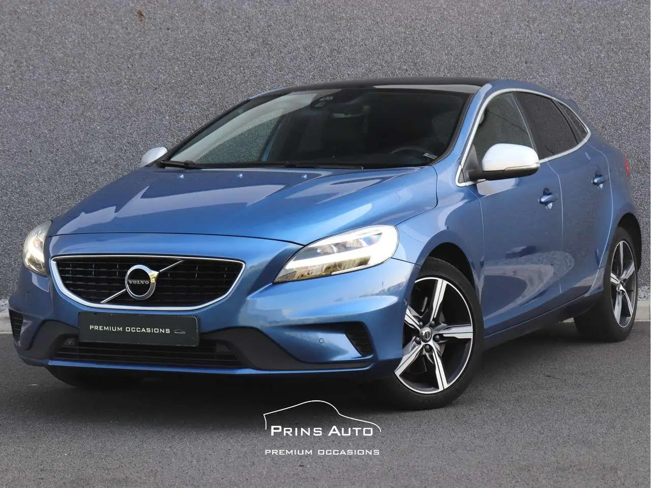 Photo 1 : Volvo V40 2019 Essence