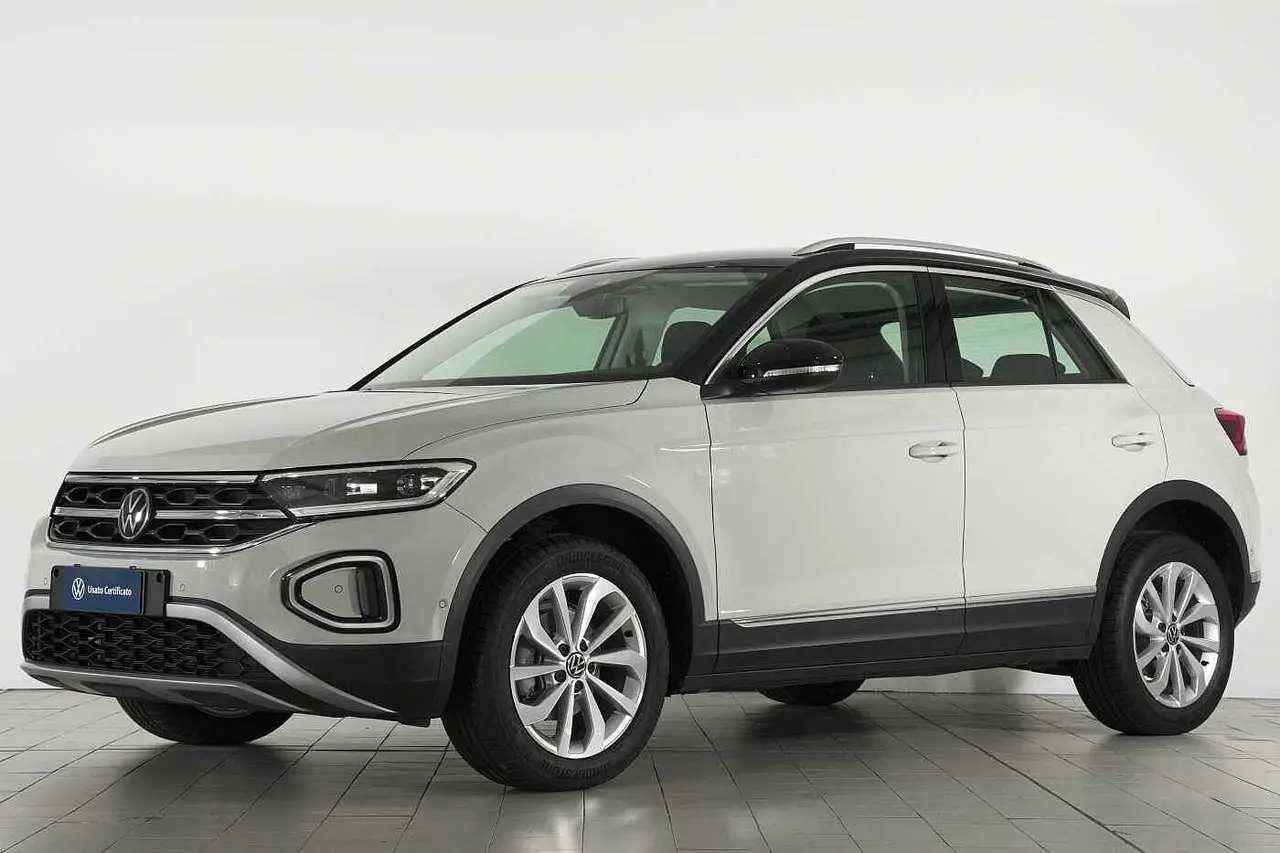 Photo 1 : Volkswagen T-roc 2023 Essence