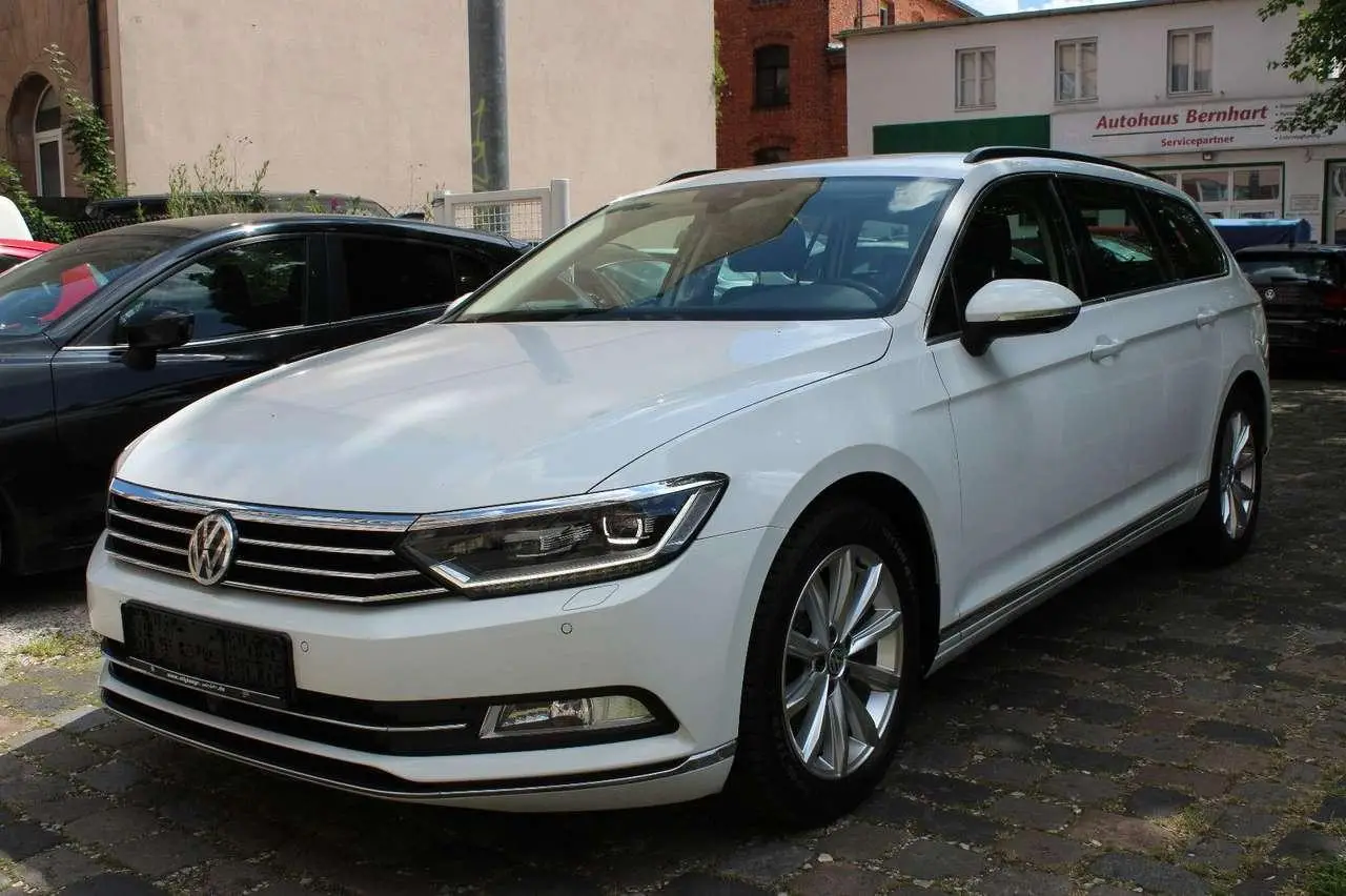 Photo 1 : Volkswagen Passat 2017 Essence