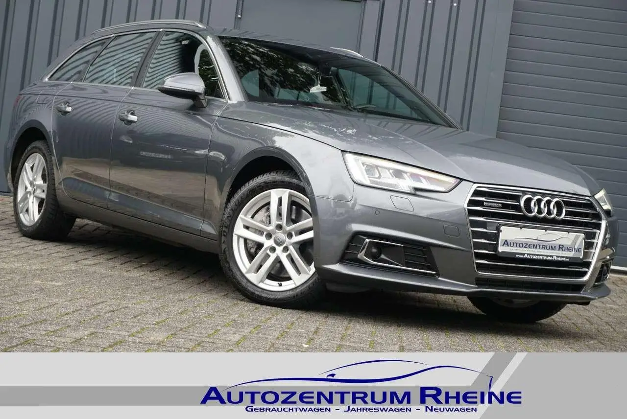 Photo 1 : Audi A4 2017 Petrol