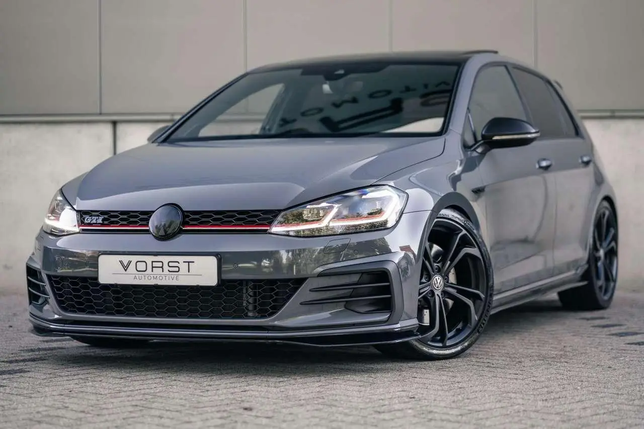 Photo 1 : Volkswagen Golf 2019 Petrol