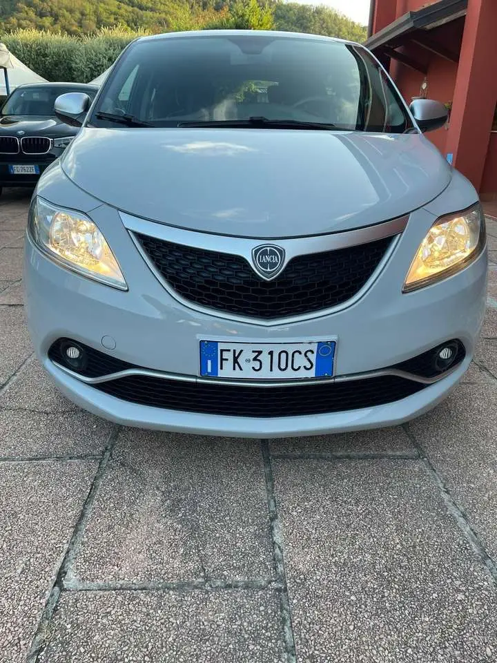 Photo 1 : Lancia Ypsilon 2017 Essence