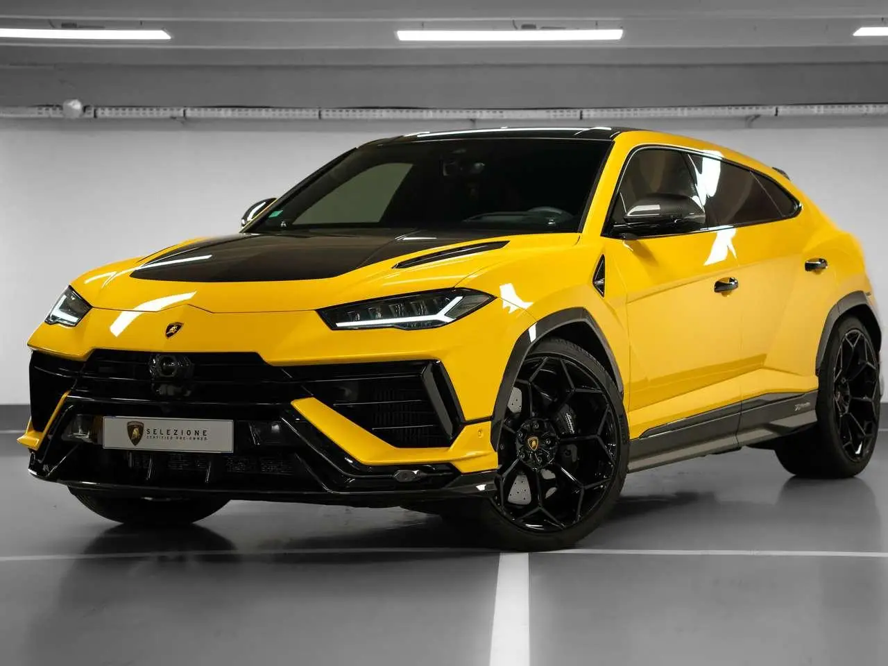 Photo 1 : Lamborghini Urus 2023 Petrol