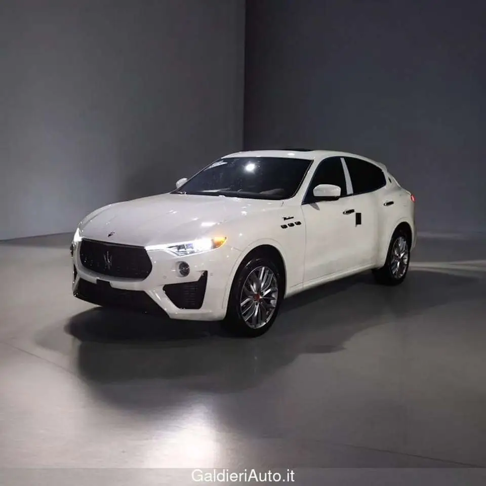 Photo 1 : Maserati Levante 2024 Petrol