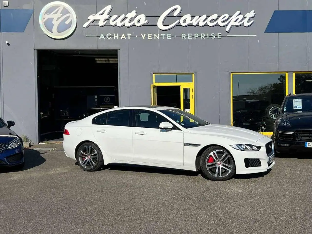 Photo 1 : Jaguar Xe 2016 Essence