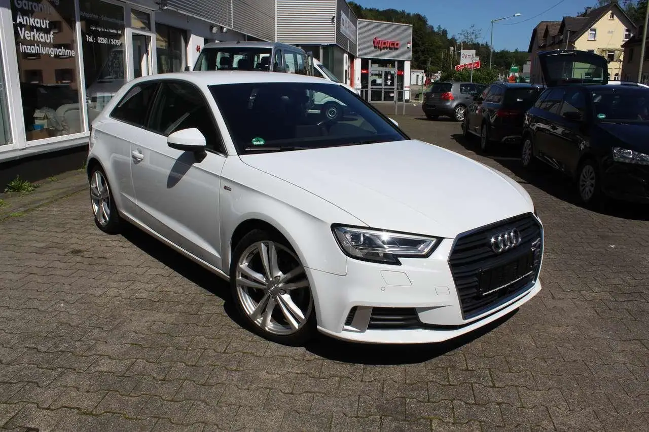 Photo 1 : Audi A3 2016 Petrol