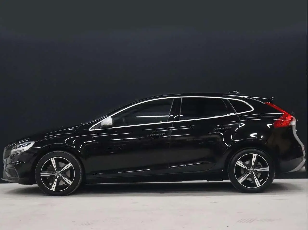 Photo 1 : Volvo V40 2019 Essence