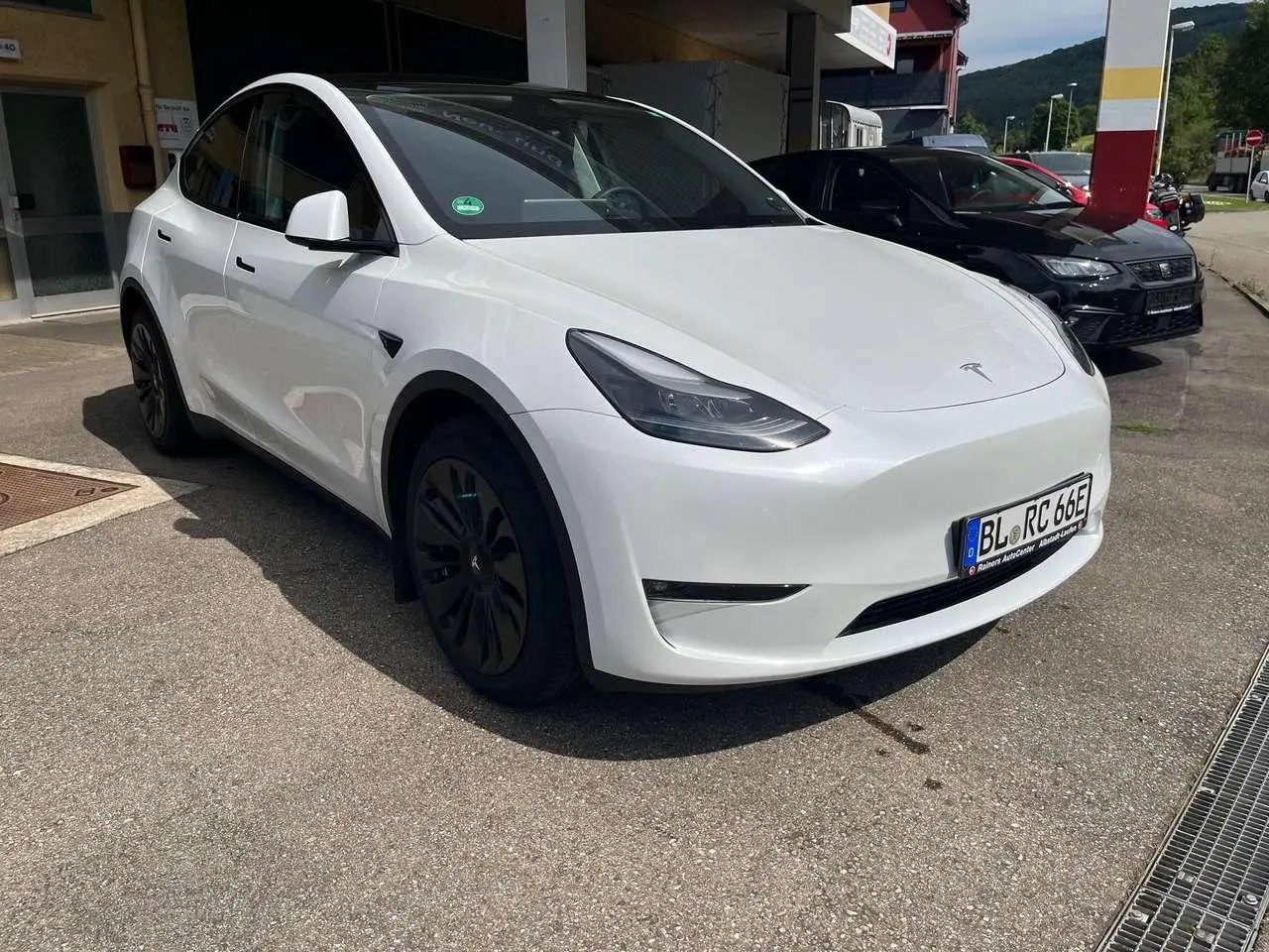 Photo 1 : Tesla Model Y 2023 Électrique