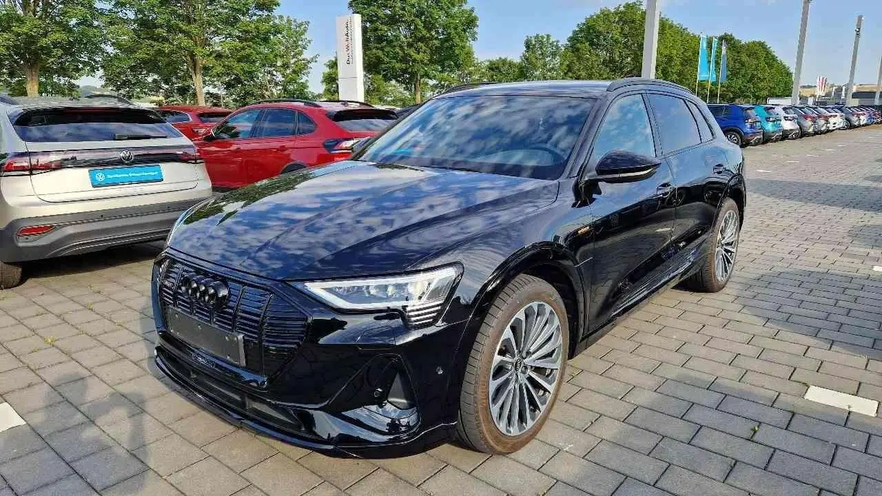 Photo 1 : Audi E-tron 2021 Électrique