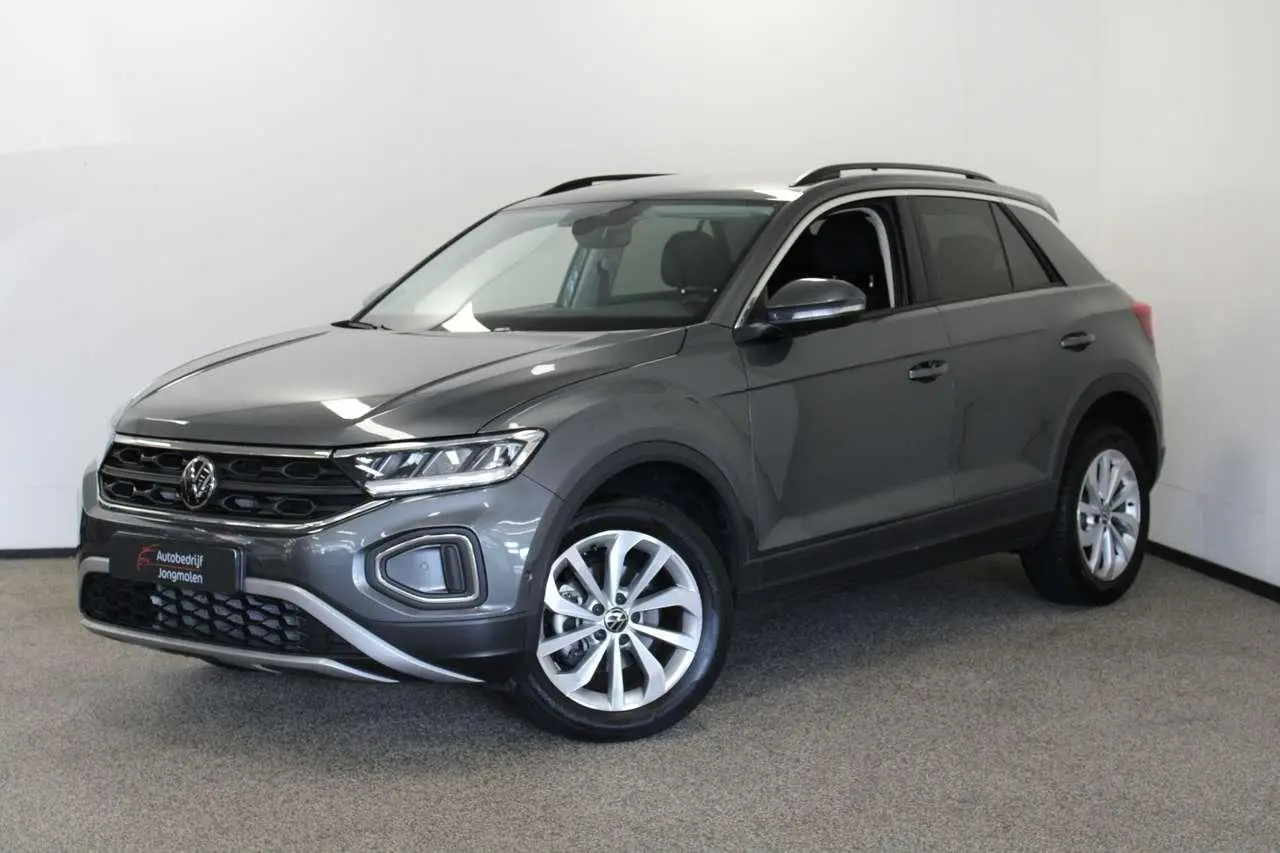 Photo 1 : Volkswagen T-roc 2023 Essence