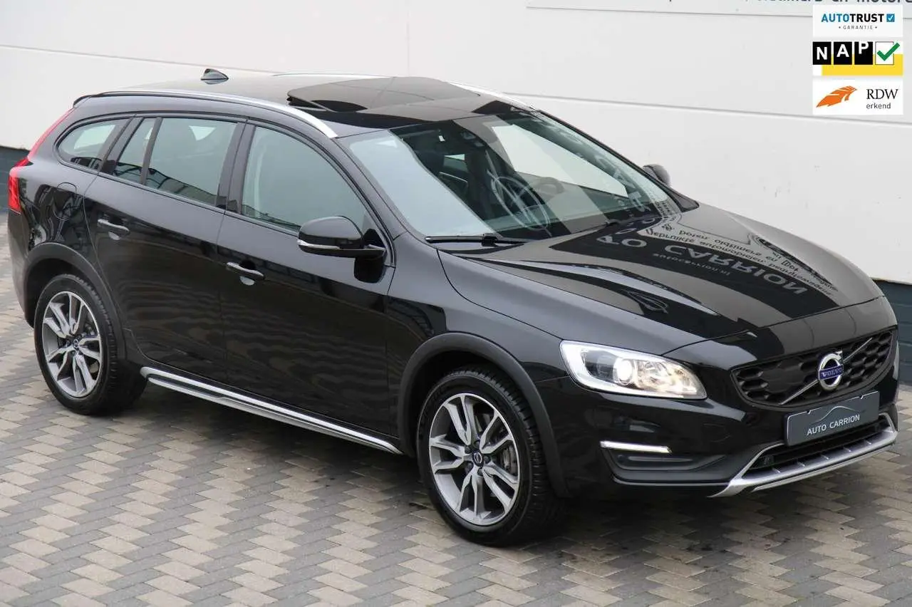 Photo 1 : Volvo V60 2017 Petrol