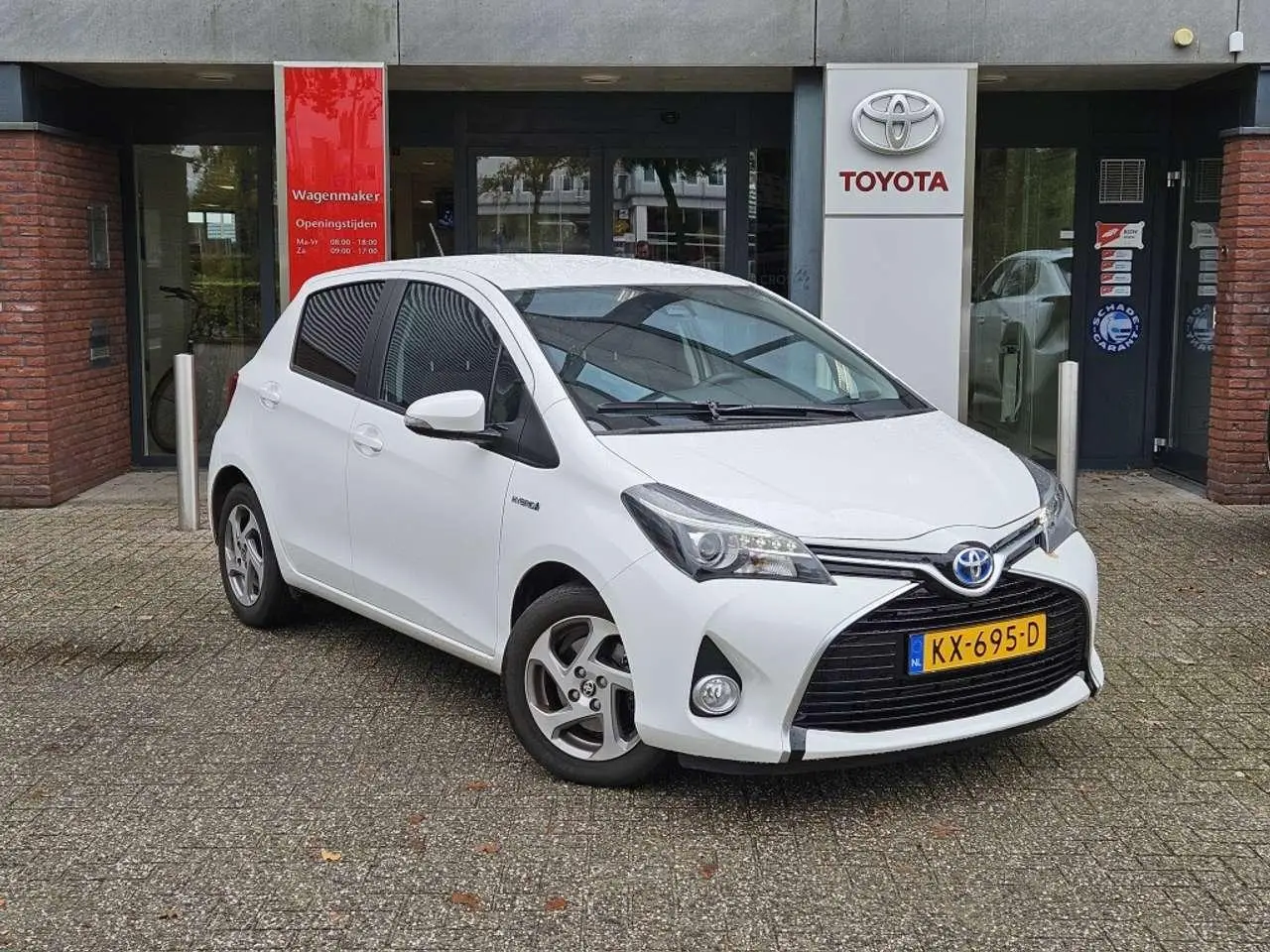 Photo 1 : Toyota Yaris 2016 Hybrid