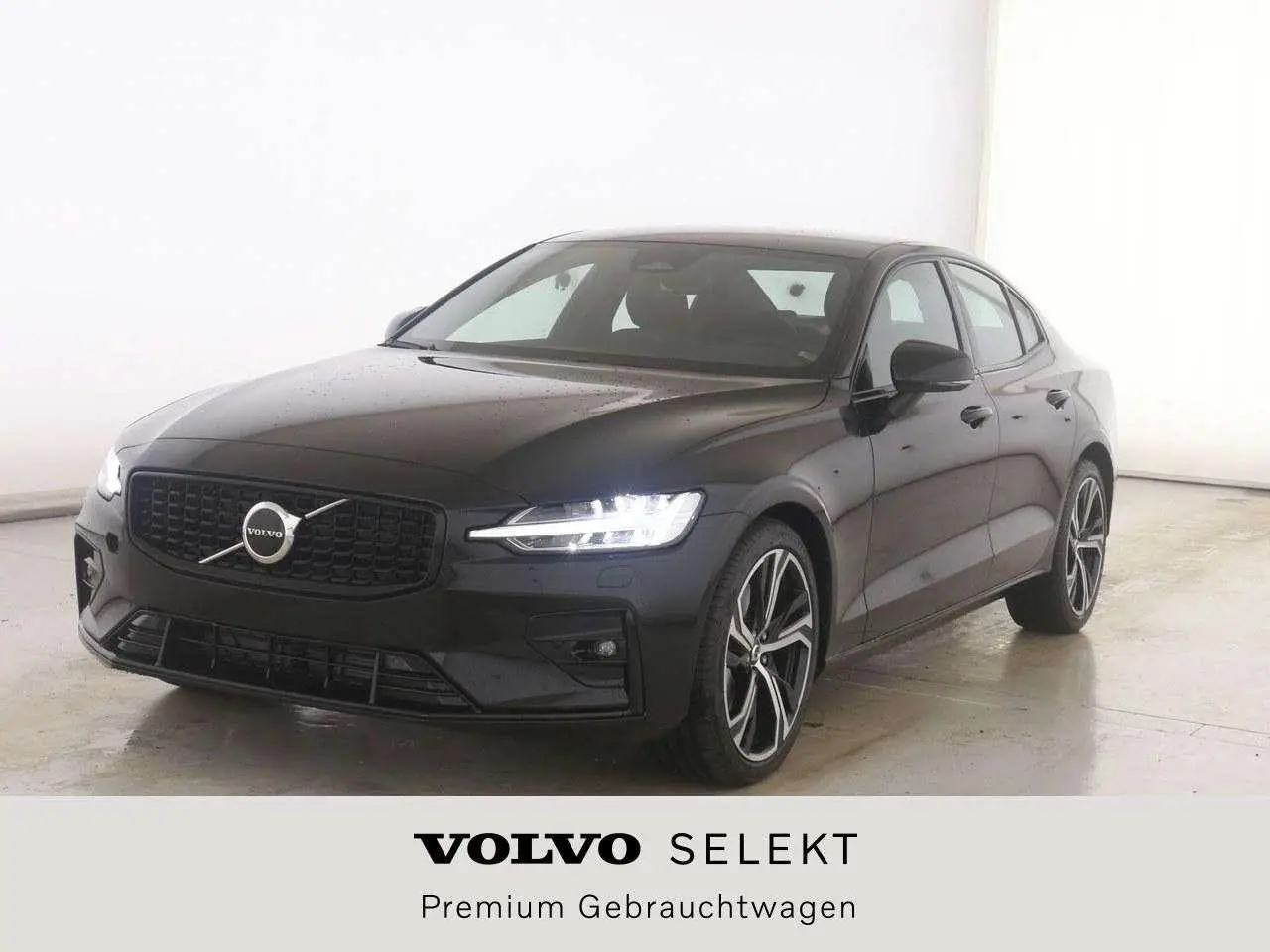 Photo 1 : Volvo S60 2023 Hybride