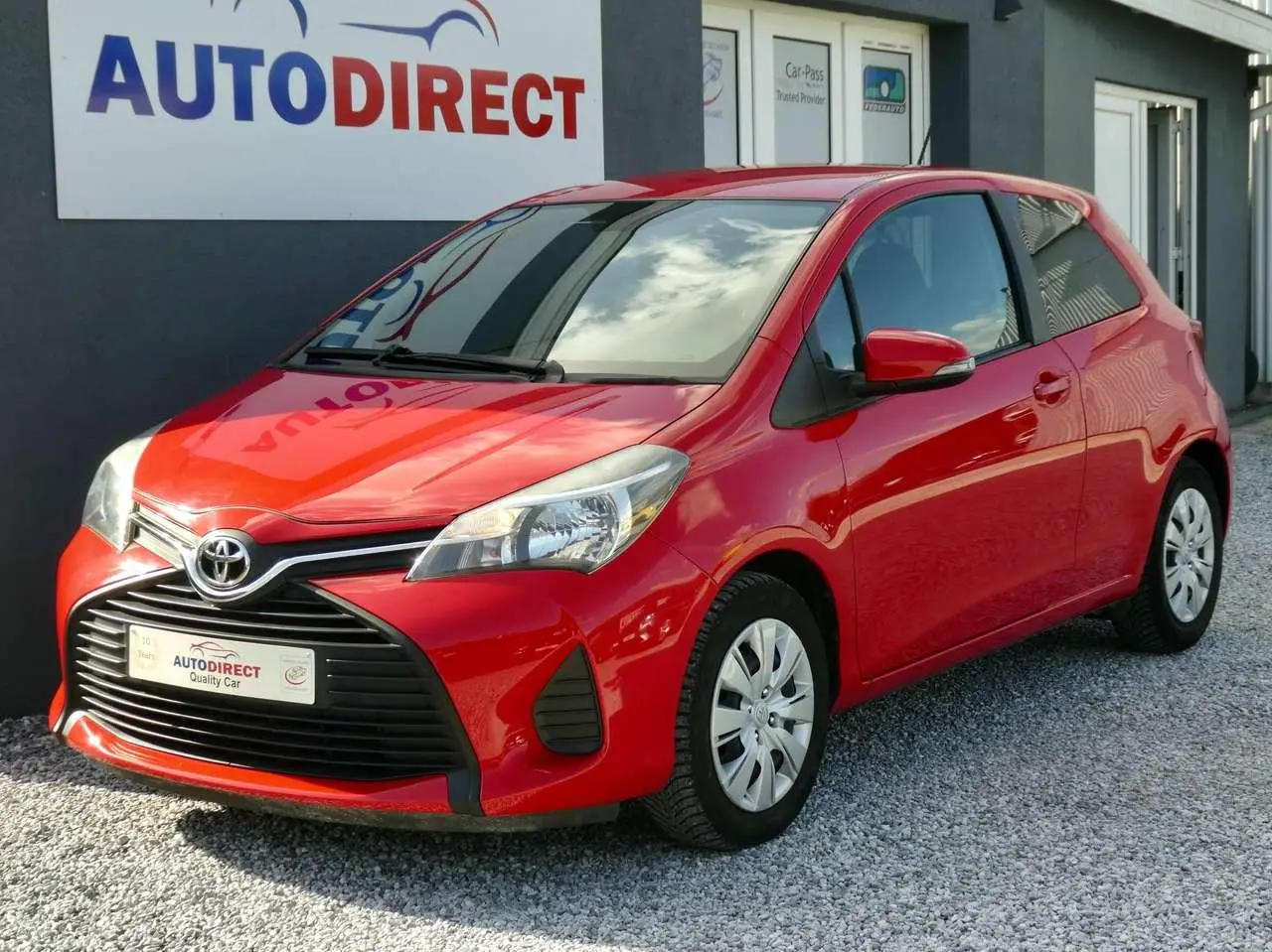 Photo 1 : Toyota Yaris 2016 Petrol