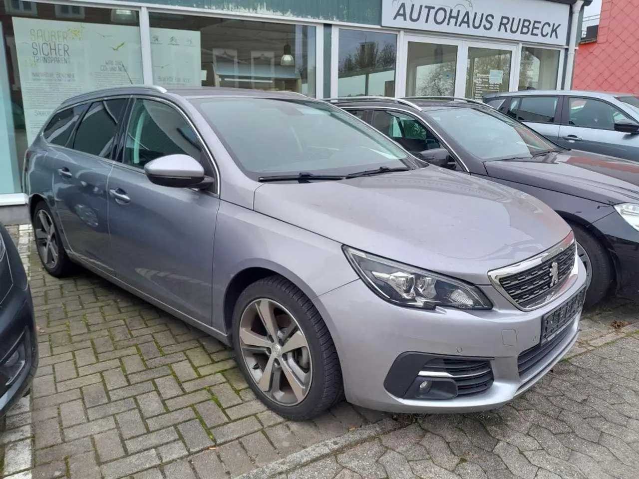 Photo 1 : Peugeot 308 2018 Petrol