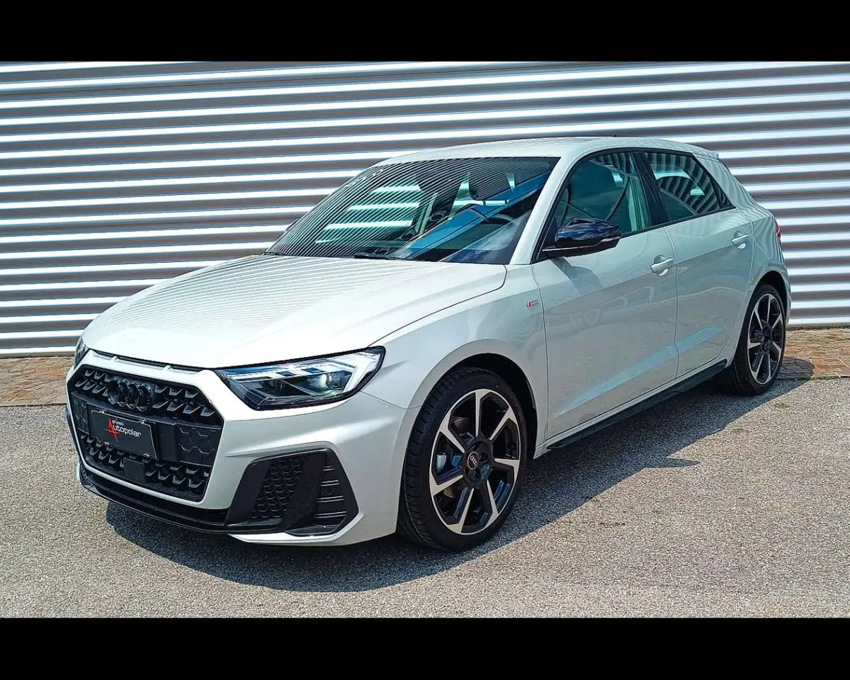 Photo 1 : Audi A1 2024 Petrol