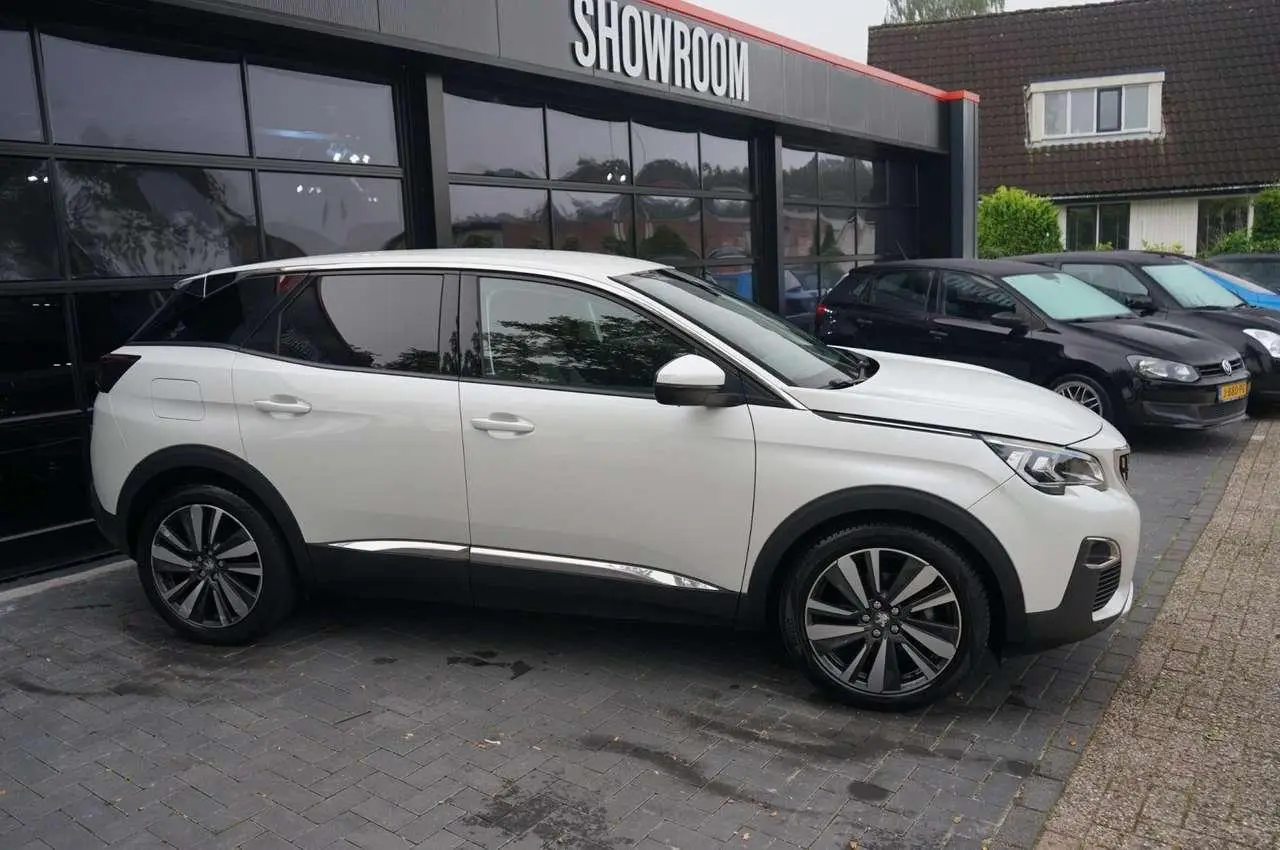 Photo 1 : Peugeot 3008 2018 Essence