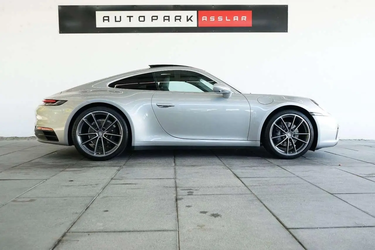 Photo 1 : Porsche 992 2019 Petrol