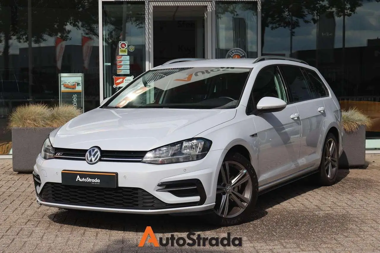 Photo 1 : Volkswagen Golf 2018 Essence