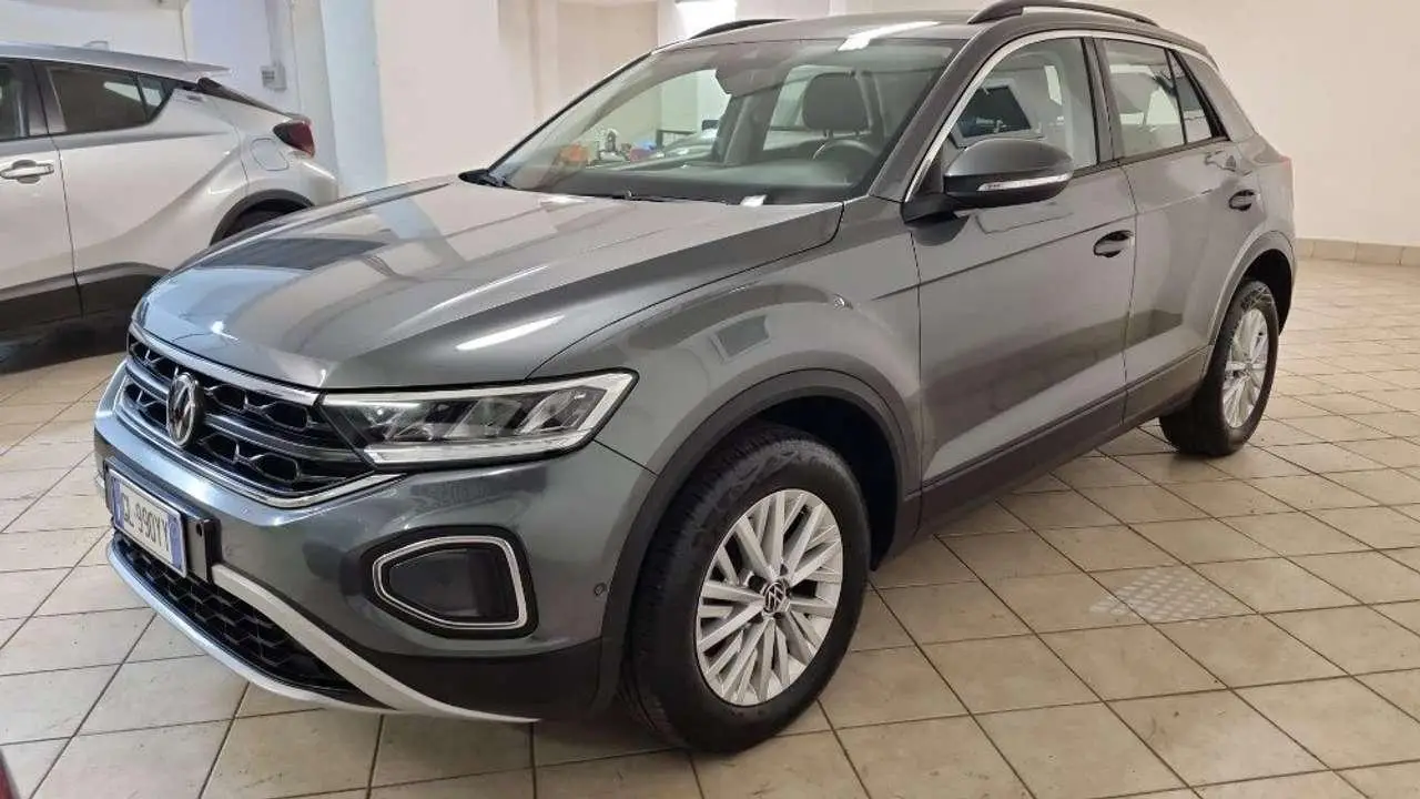 Photo 1 : Volkswagen T-roc 2023 Essence