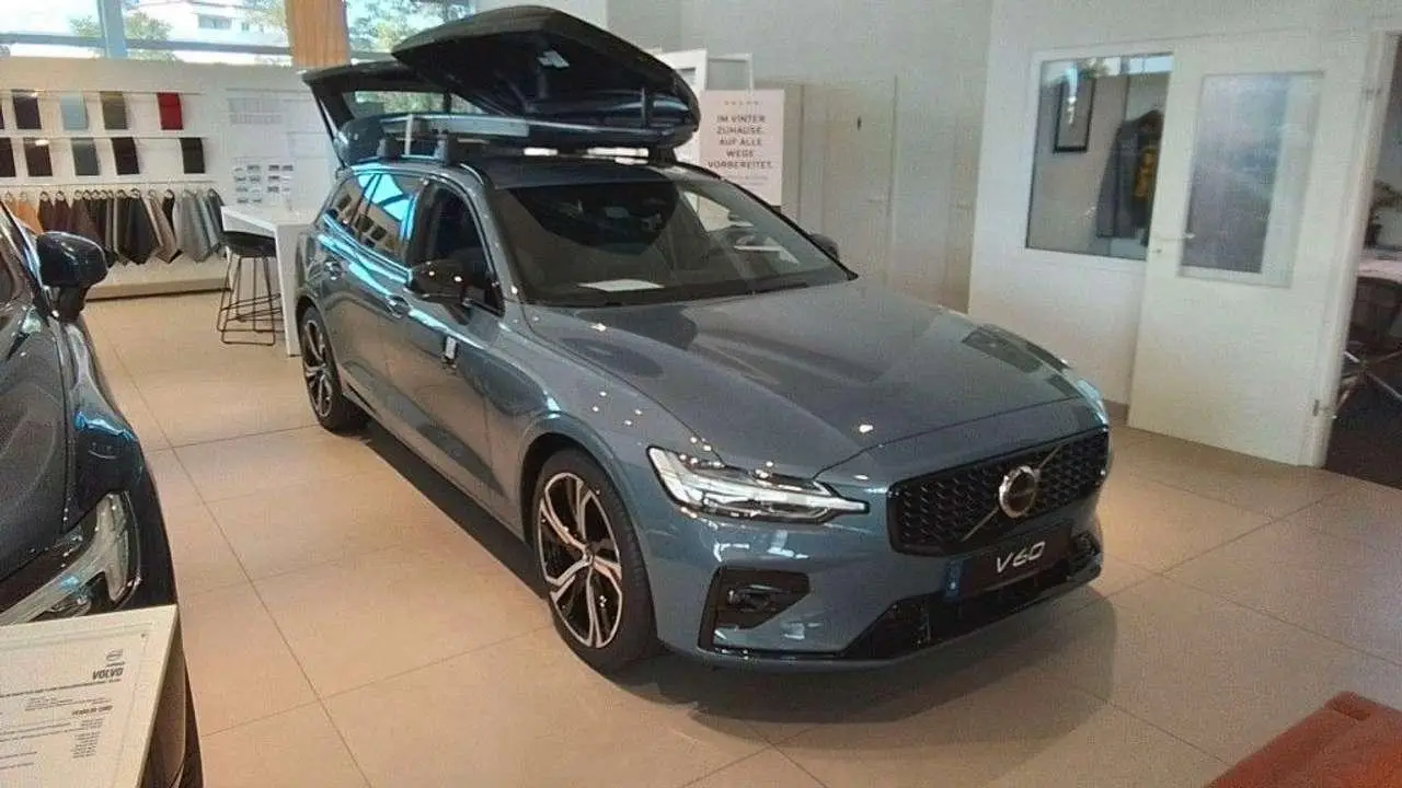 Photo 1 : Volvo V60 2023 Petrol