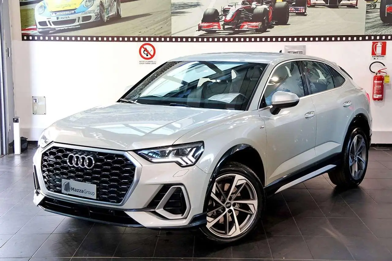 Photo 1 : Audi Q3 2021 Petrol