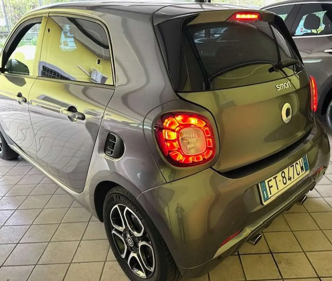 Photo 1 : Smart Forfour 2018 Petrol