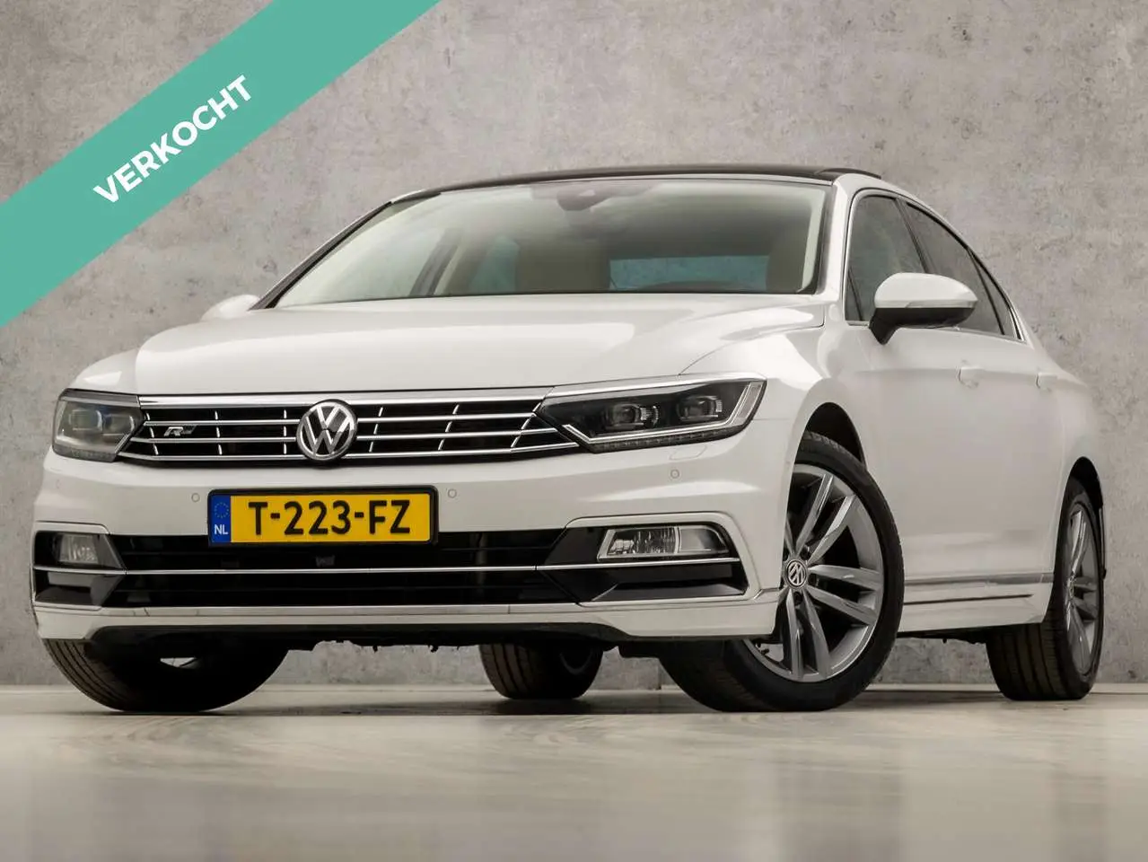 Photo 1 : Volkswagen Passat 2020 Essence