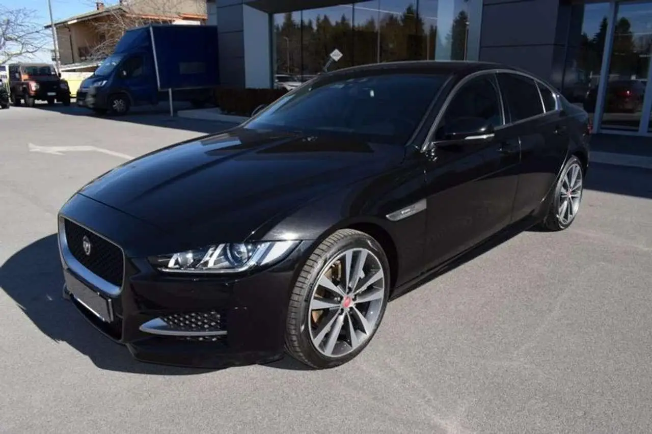 Photo 1 : Jaguar Xe 2018 Diesel