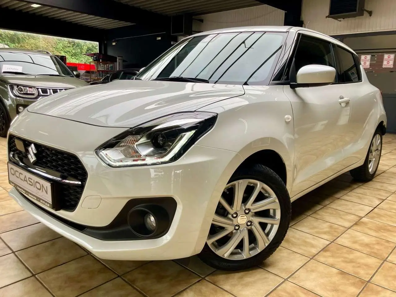 Photo 1 : Suzuki Swift 2024 Petrol