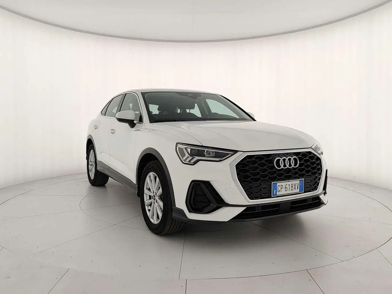 Photo 1 : Audi Q3 2023 Essence