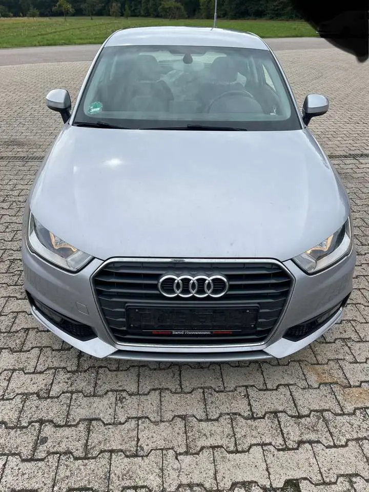 Photo 1 : Audi A1 2016 Petrol