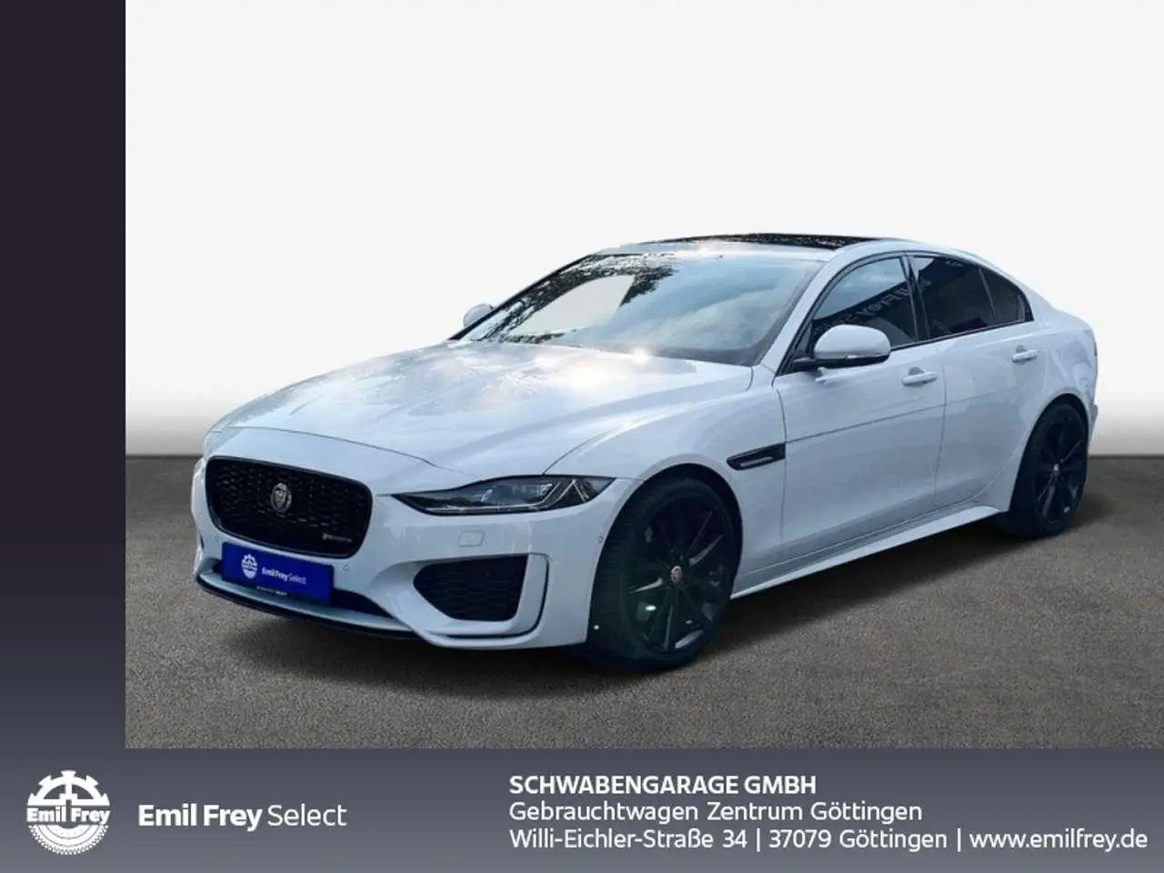 Photo 1 : Jaguar Xe 2020 Essence