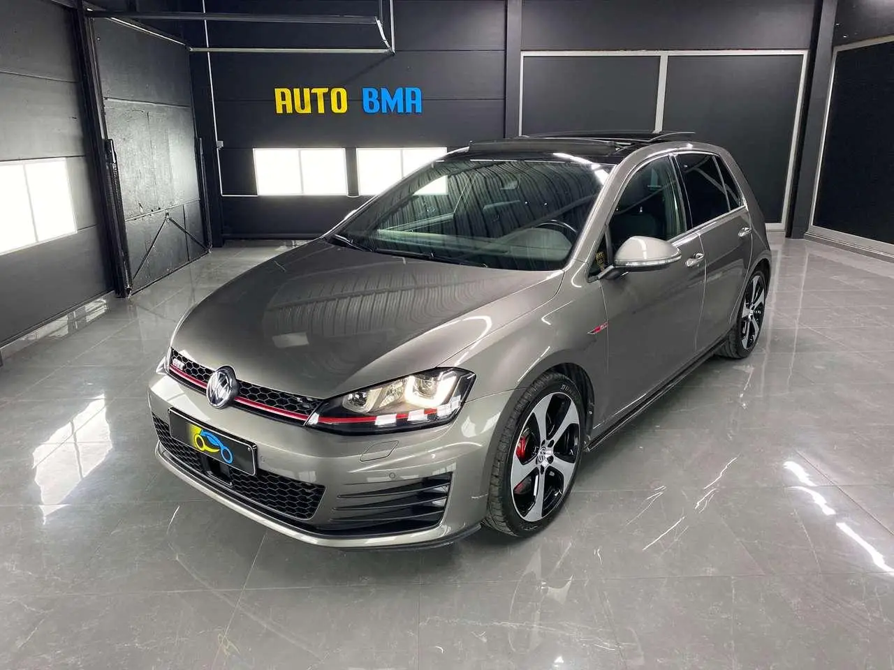 Photo 1 : Volkswagen Golf 2016 Petrol