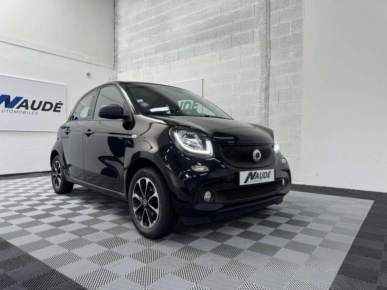 Photo 1 : Smart Forfour 2017 Petrol