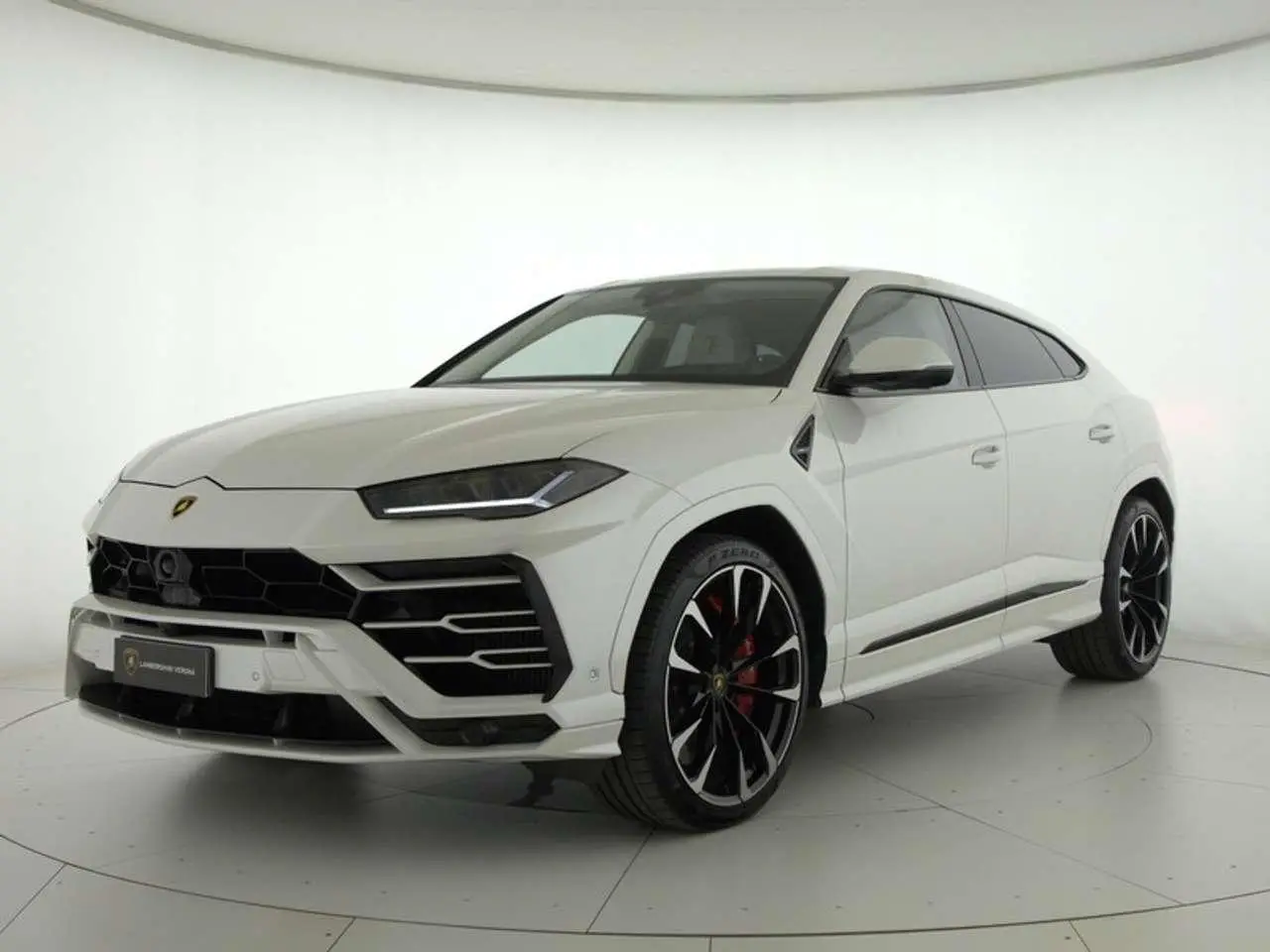 Photo 1 : Lamborghini Urus 2021 Petrol