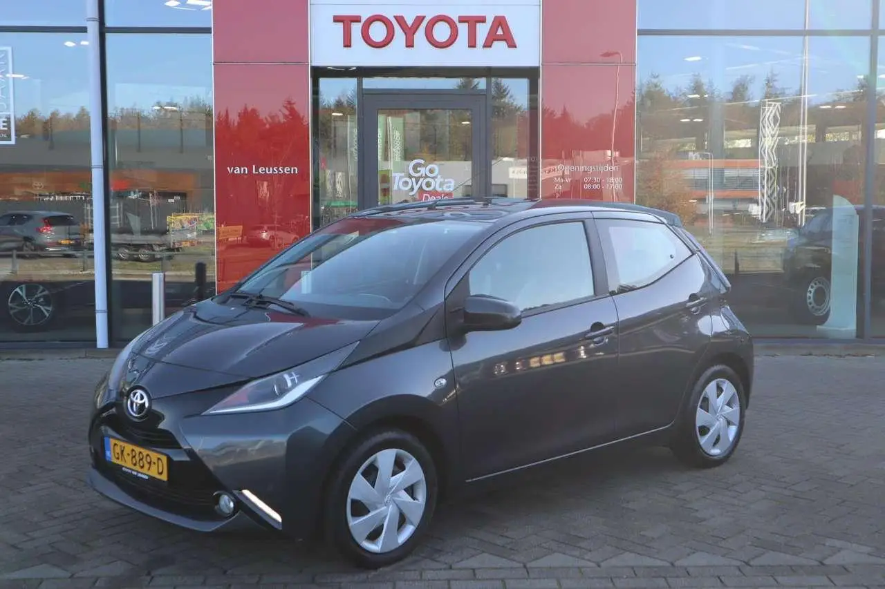 Photo 1 : Toyota Aygo X 2015 Petrol