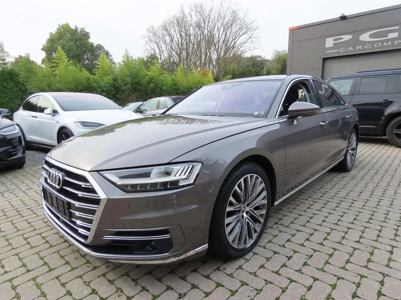 Photo 1 : Audi A8 2018 Petrol